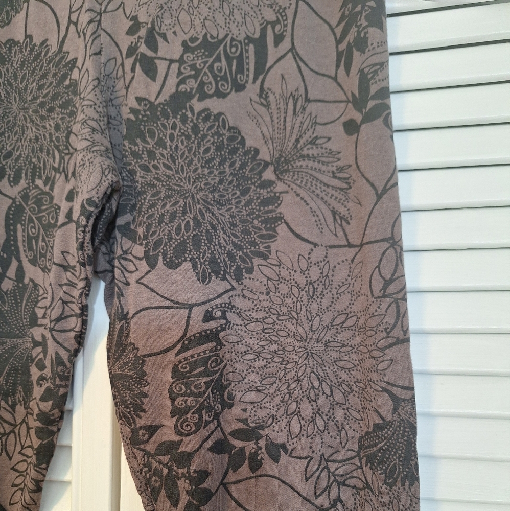 bryn Walker Floral Black and Gray Women's Crop Leggings NWOT *C3 - Picture 6 of 7
